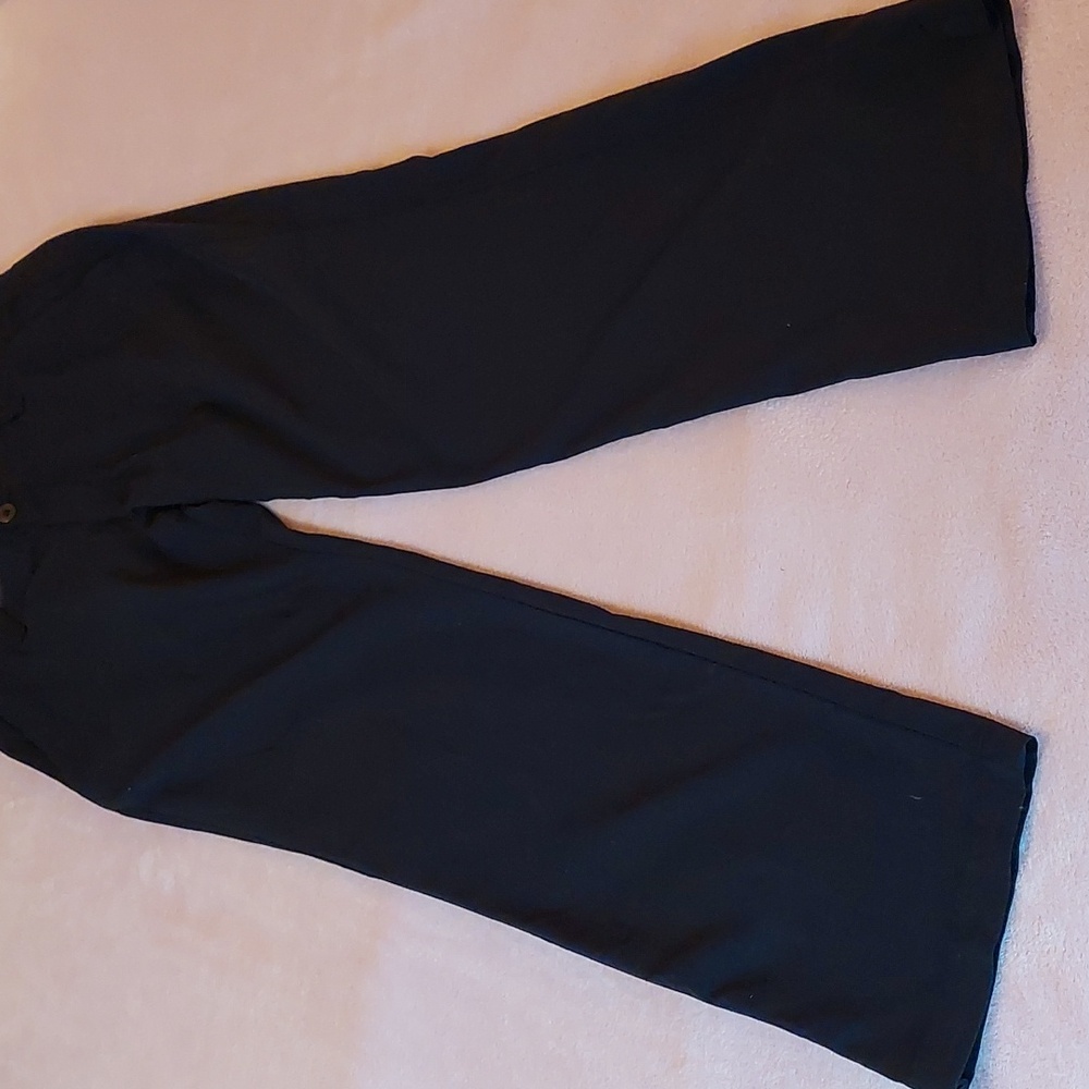 Underarmour slacks, front slash pockets, back pockets